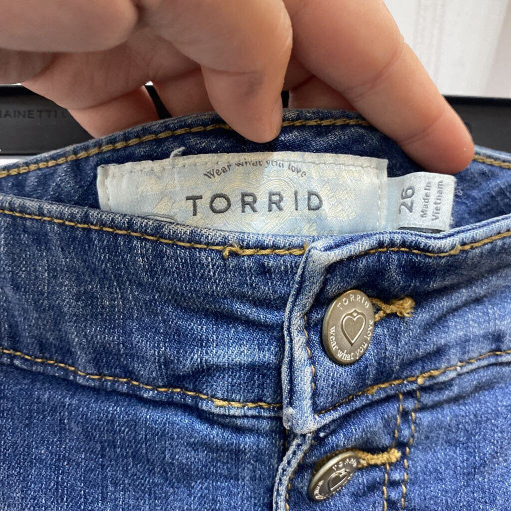 DENIM SHORTS