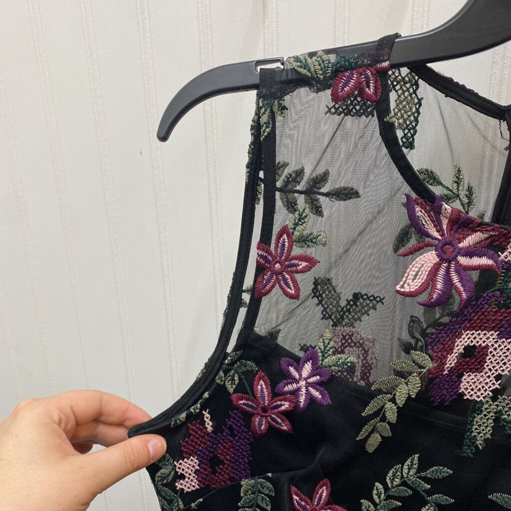 EMBROIDERED SLEEVELESS DRESS
