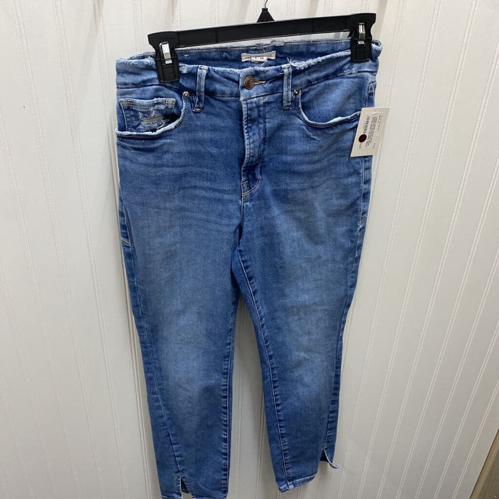 DISTRESSED DENIM JEANS