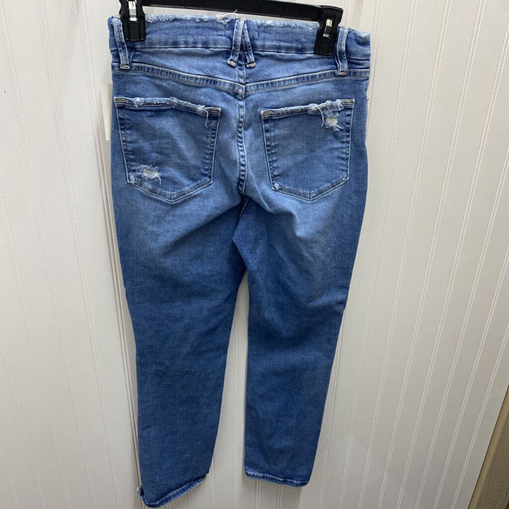 DISTRESSED DENIM JEANS