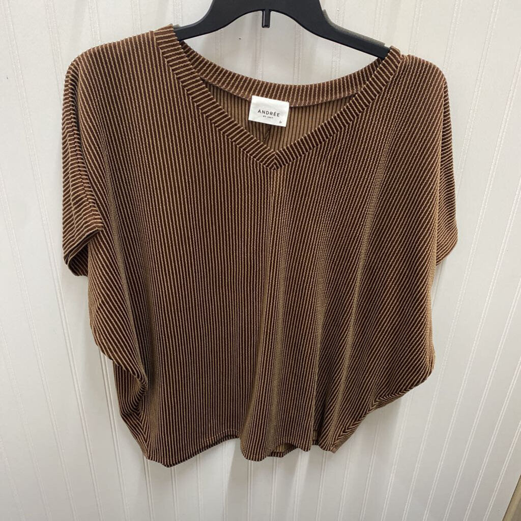 SHORT SLEEVE KNIT TOP