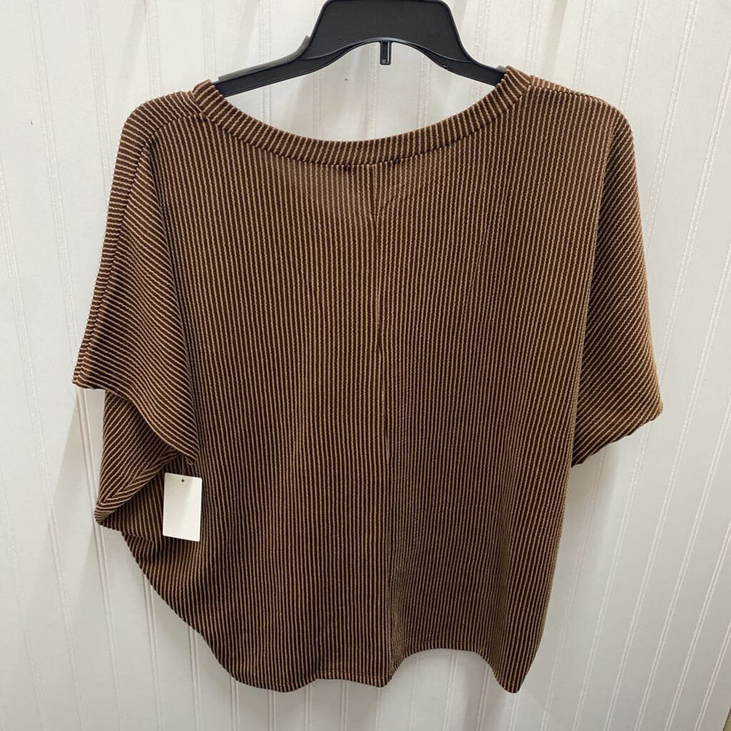 SHORT SLEEVE KNIT TOP