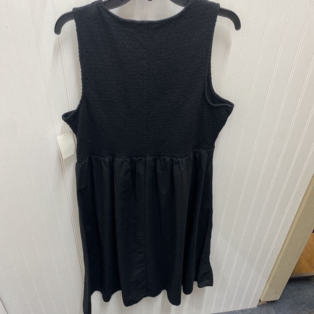 SLEEVLESS DRESS
