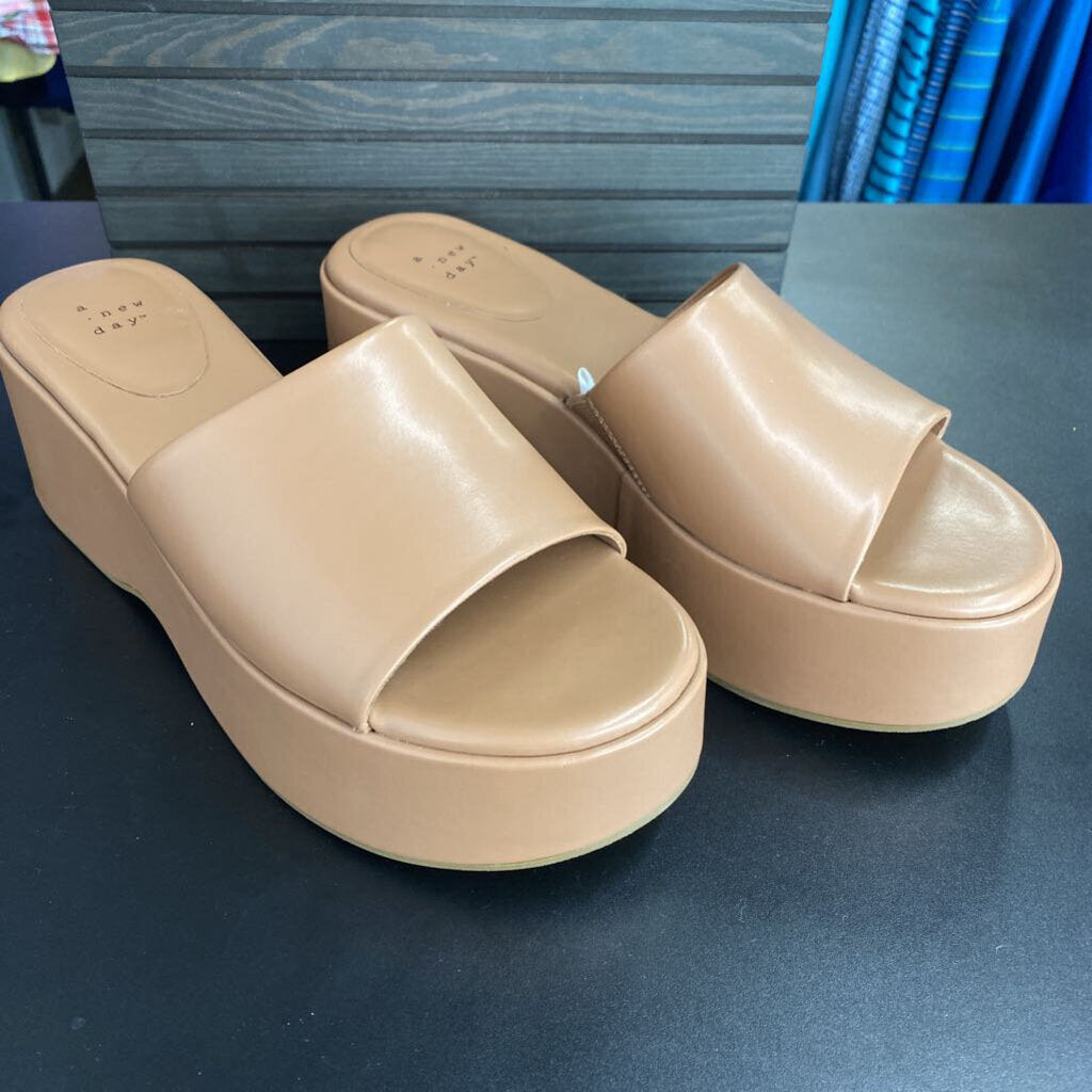 OPEN TOED PLATFORM