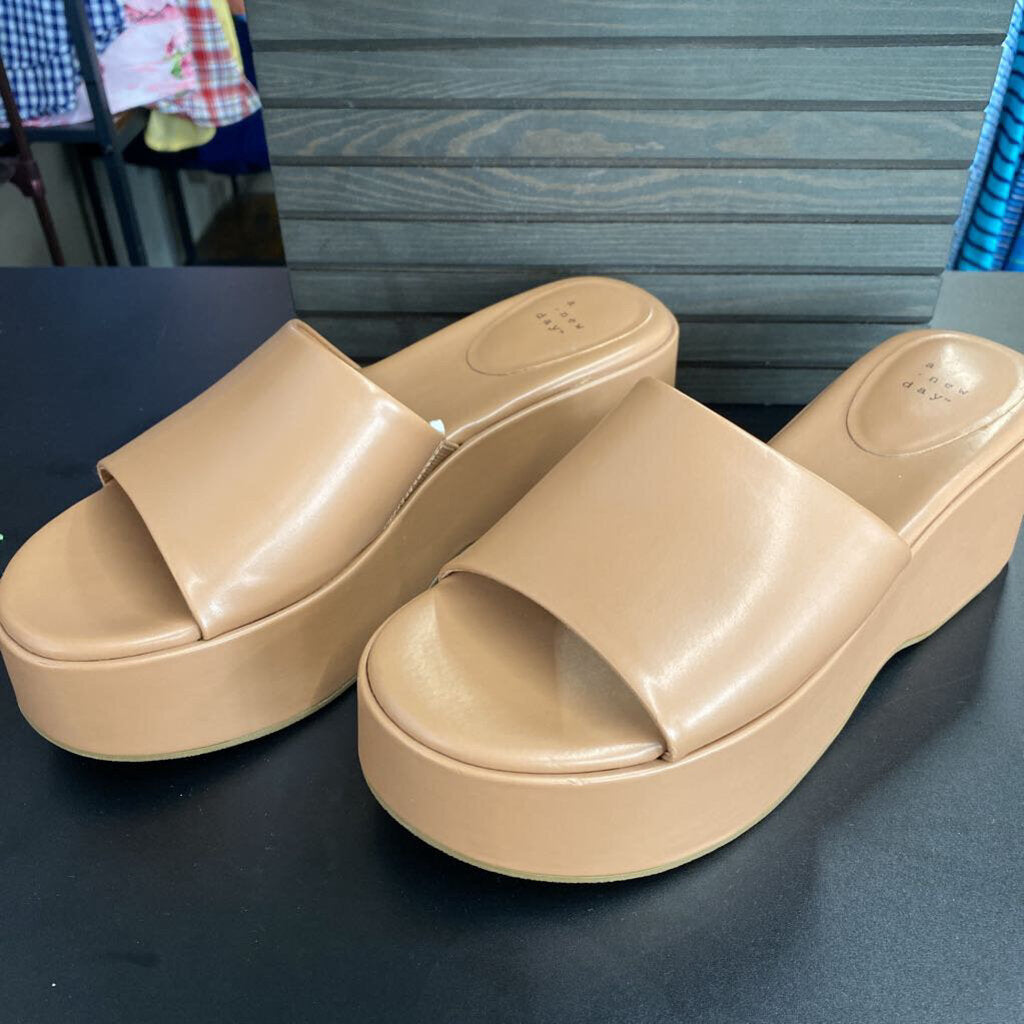 OPEN TOED PLATFORM