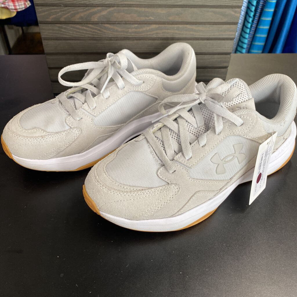 TENNIS SHOES