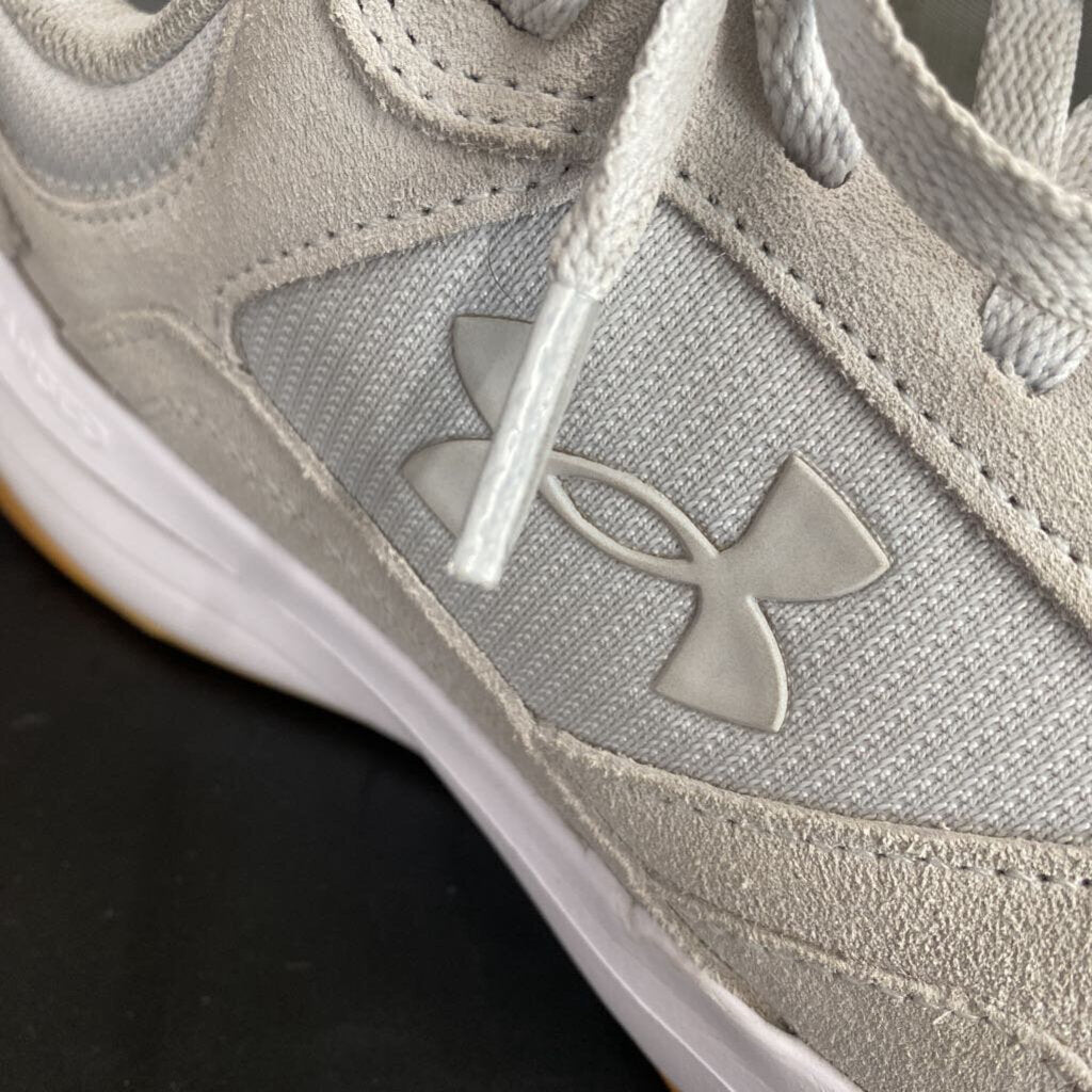 TENNIS SHOES