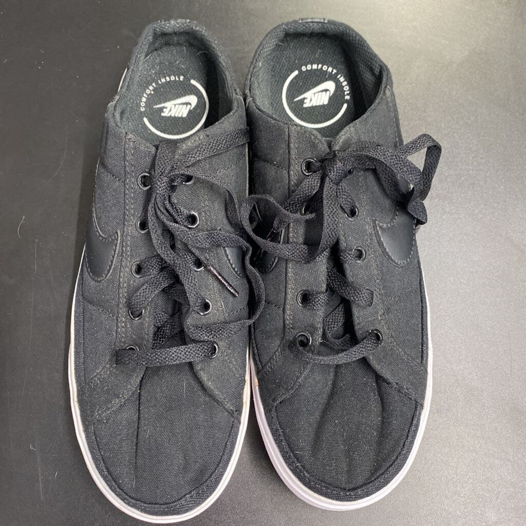 NIKE SLIP ON SNEAKERS