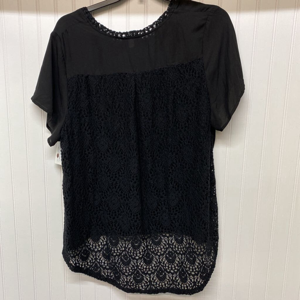 SHORT SLEEVE LACE BACK TOP