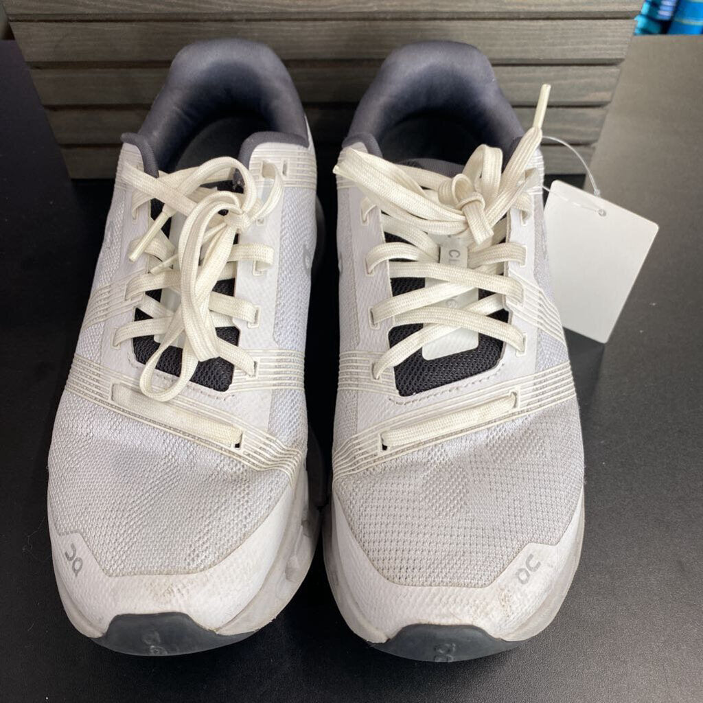 WHITE TENNIS SHOE