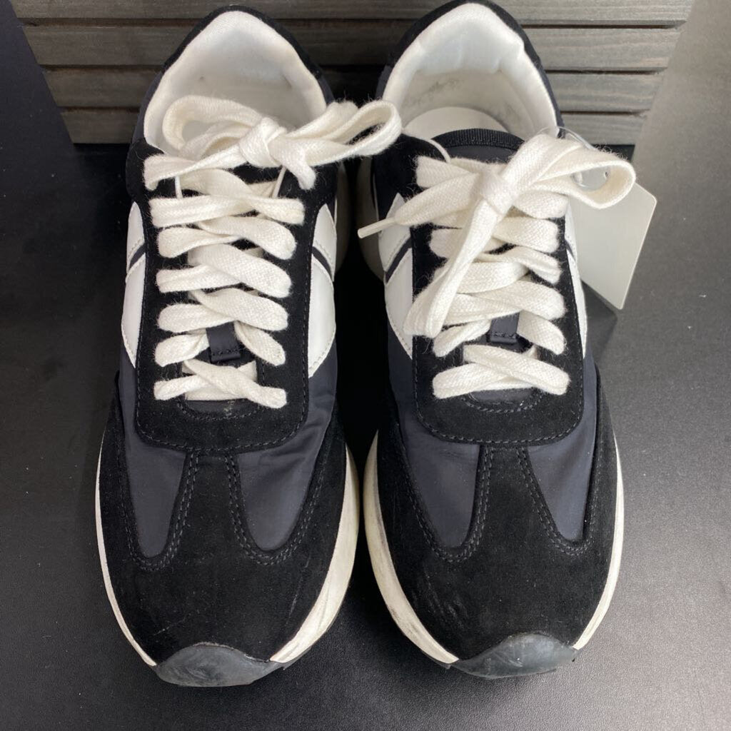 BLACK/WHITE TENNIS SHOES
