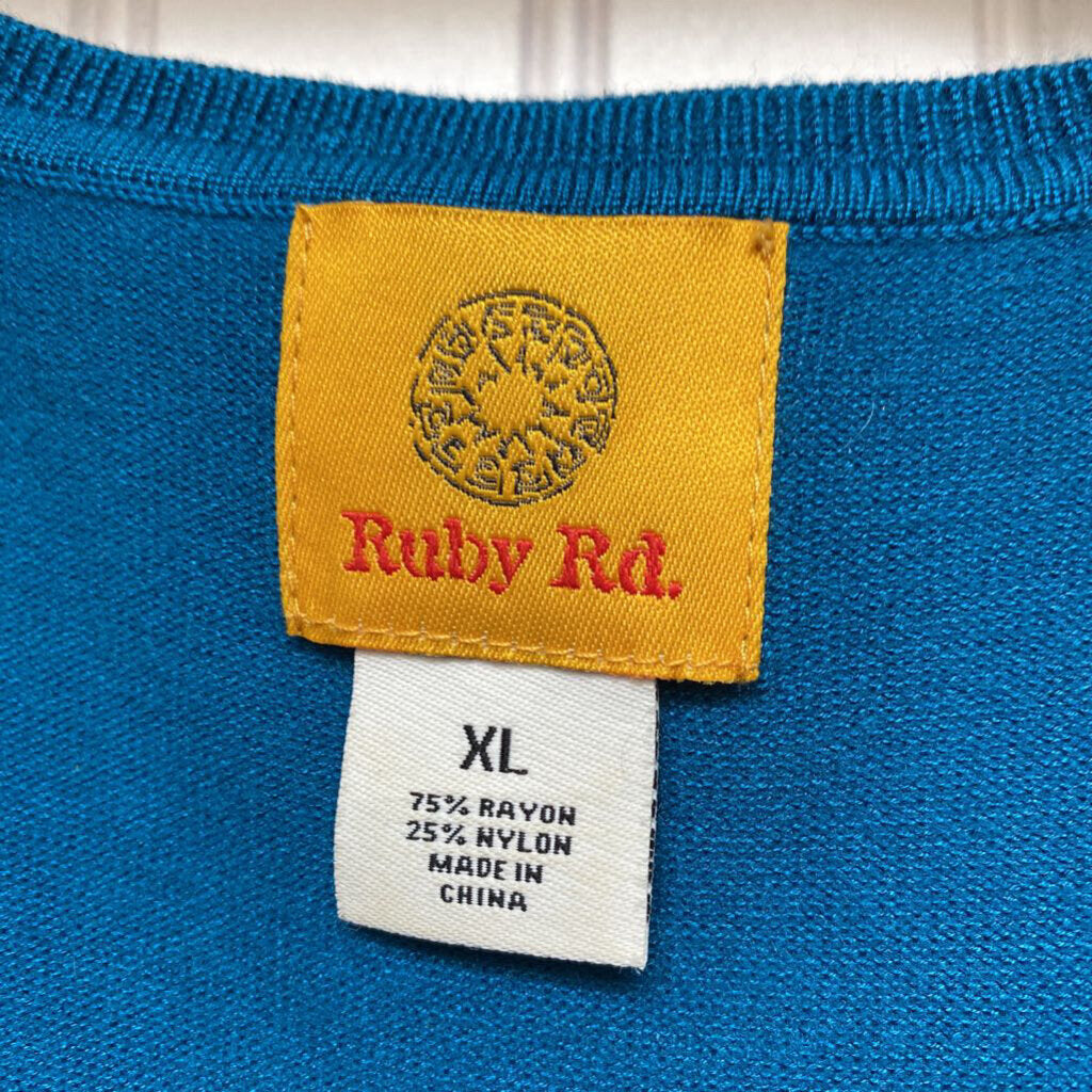 SLEEVLESS SWEATER