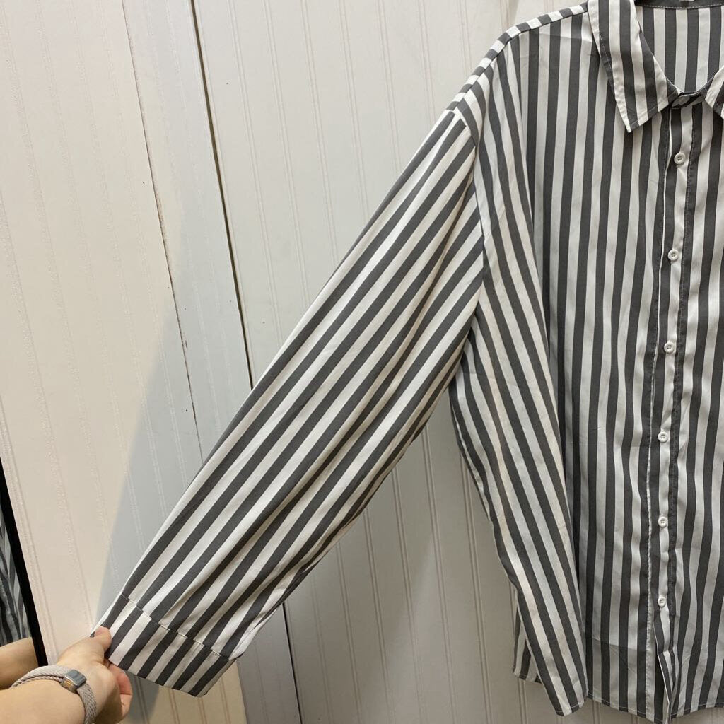 COLLARED STRIPED LONG SLEEVE BUTTON UP