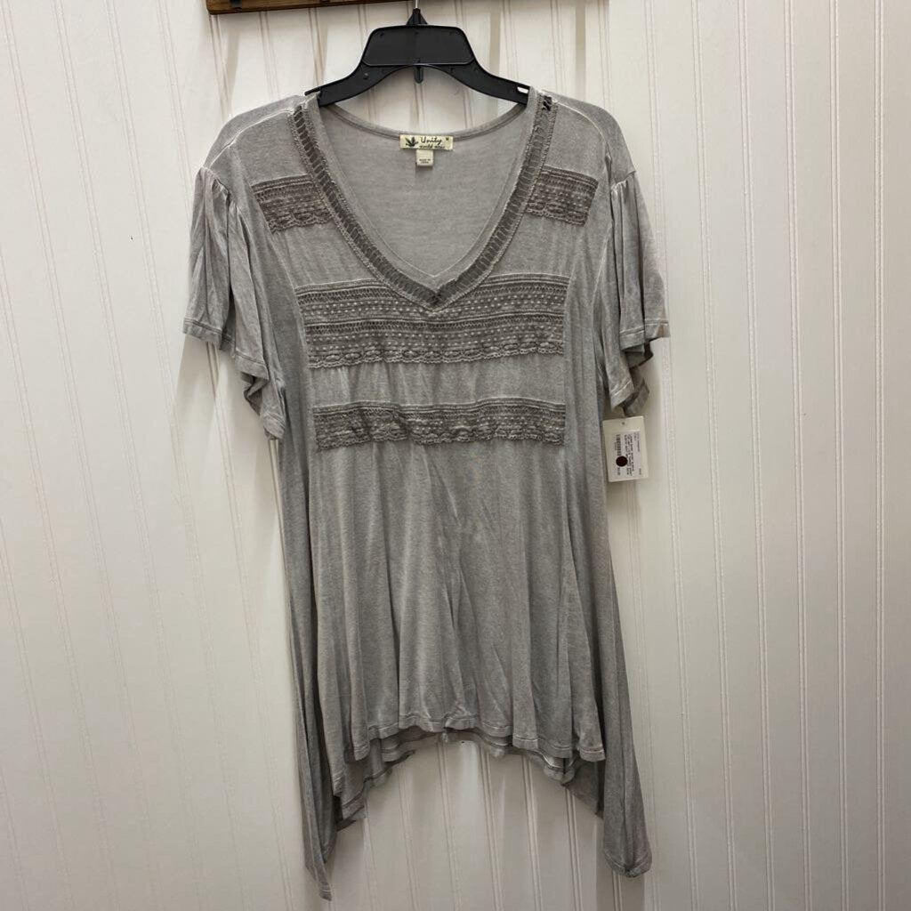 LACE TRIMMED SHORT SLEEVE