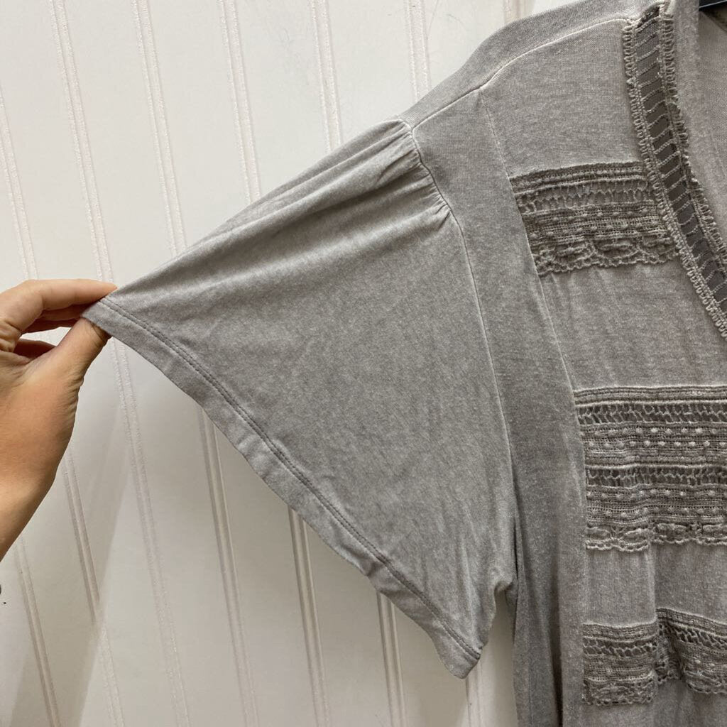 LACE TRIMMED SHORT SLEEVE