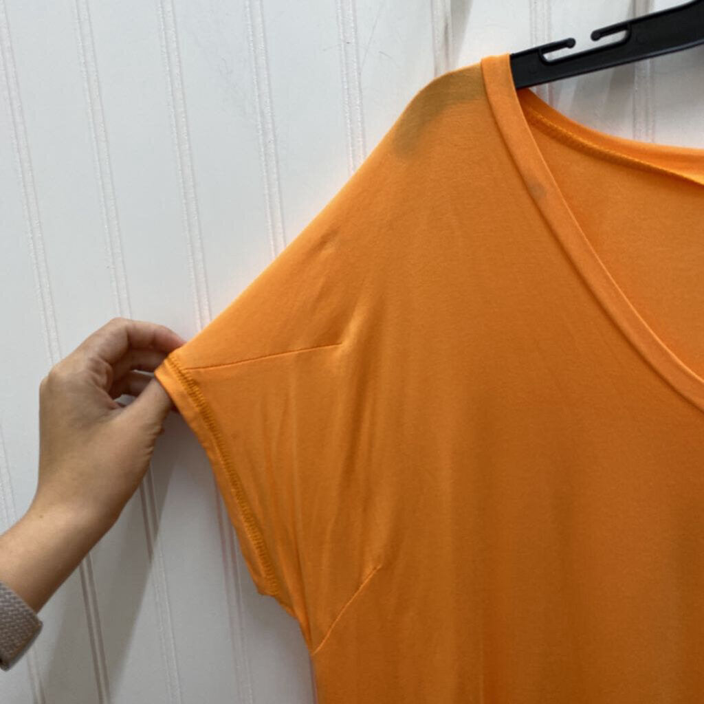 V NECK SHORT SLEEVED