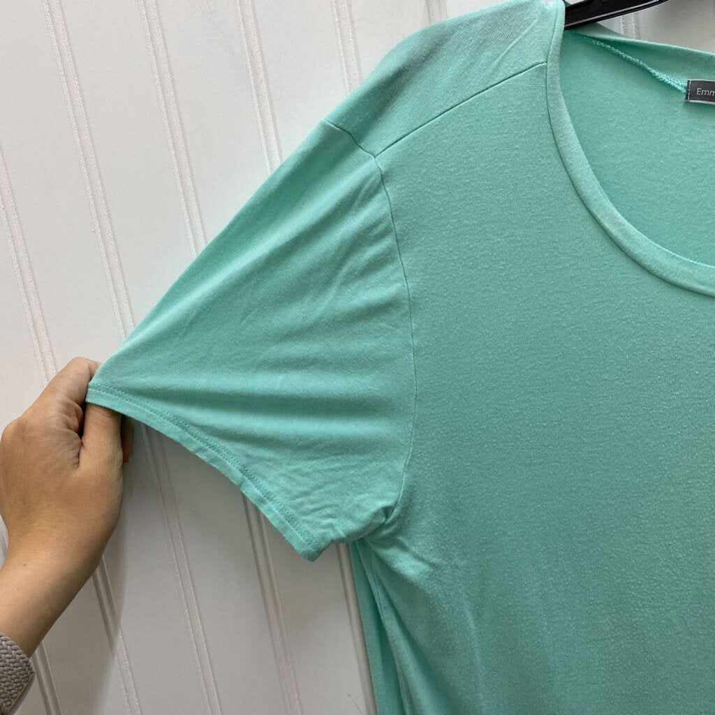 SHORT SLEEVED TOP