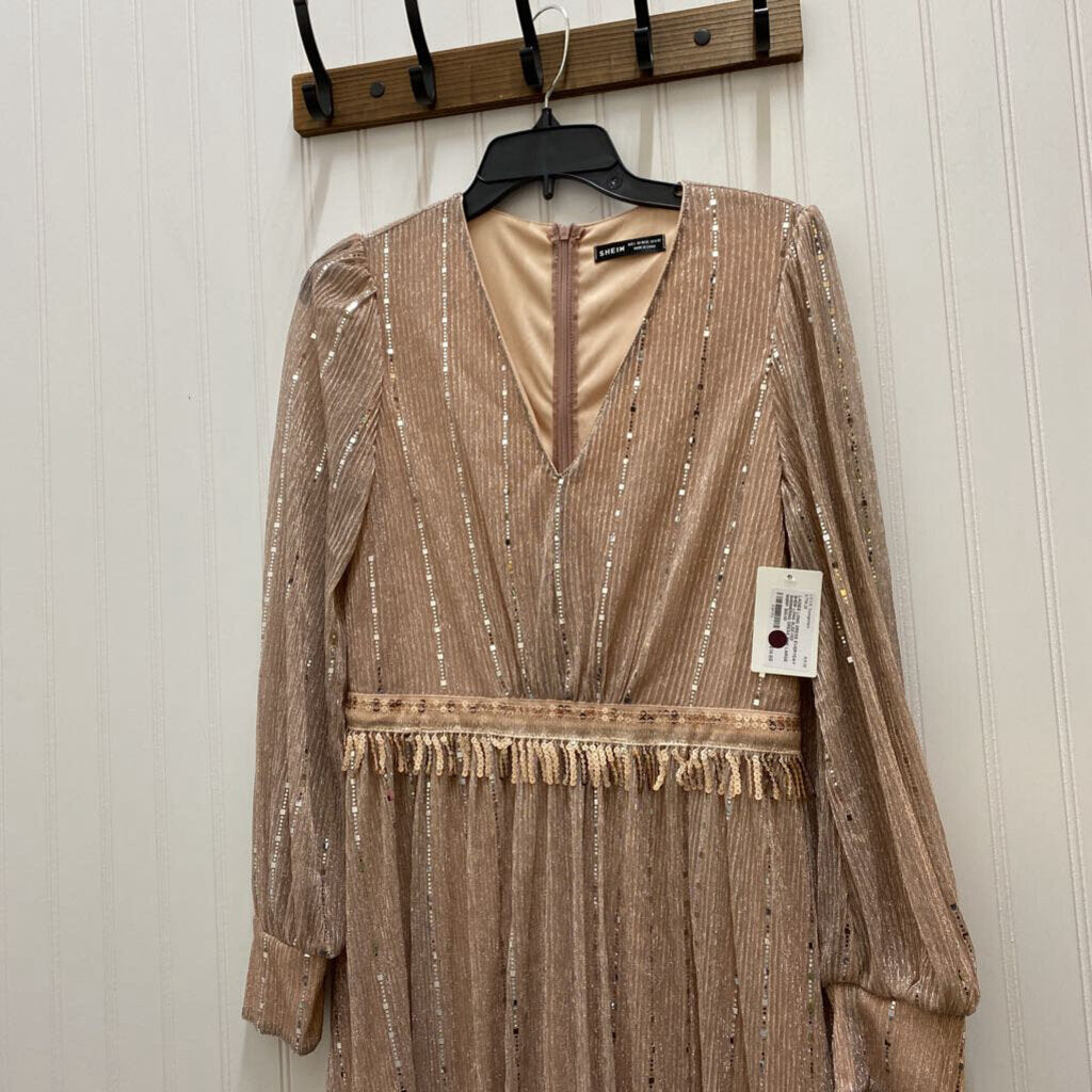 LONG SLEEVED SHIMMERING DRESS