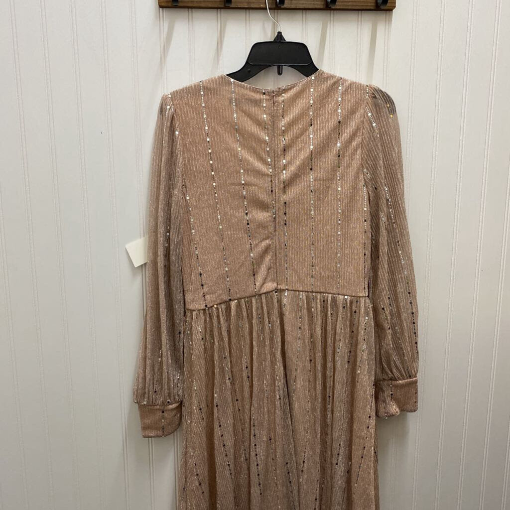 LONG SLEEVED SHIMMERING DRESS