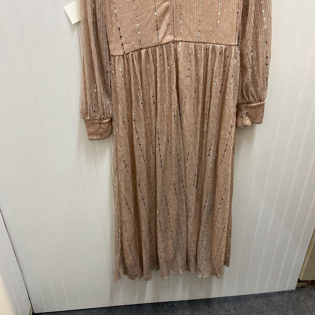 LONG SLEEVED SHIMMERING DRESS