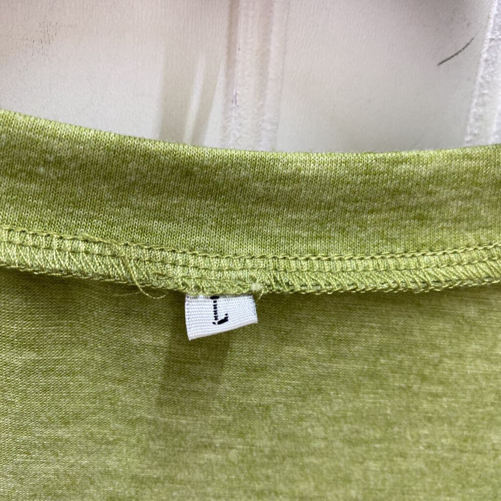 SLEEVLESS TOP