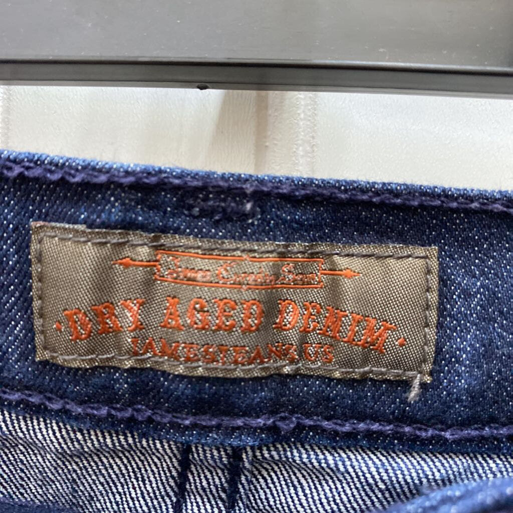 STRAIGHT LEGGED JEANS