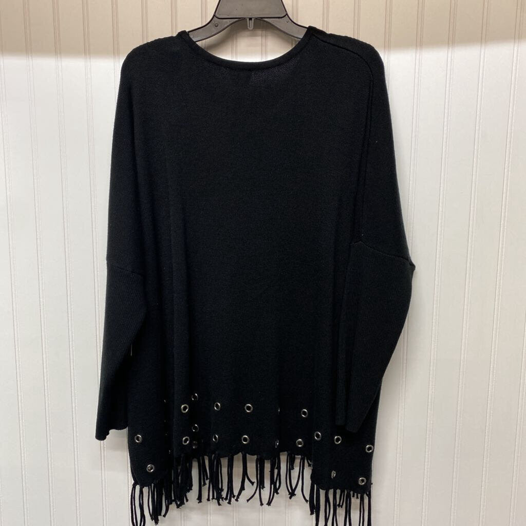 * SWEATER WITH FRINGE ON BOTTOM