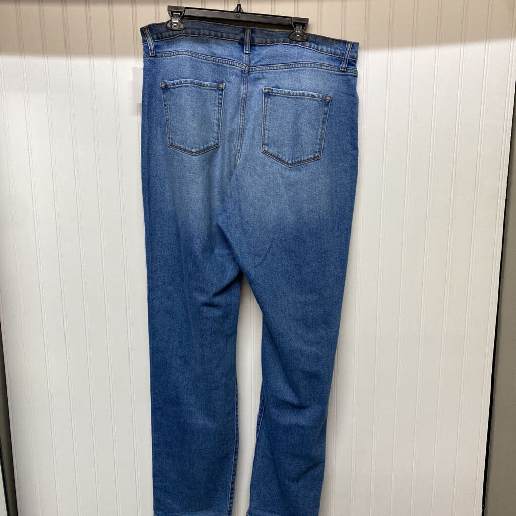 DISTRESSED JEANS