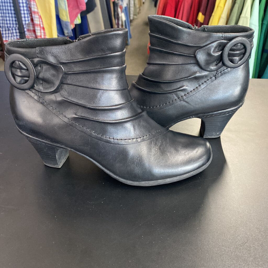 BLACK ANKLE BOOTS