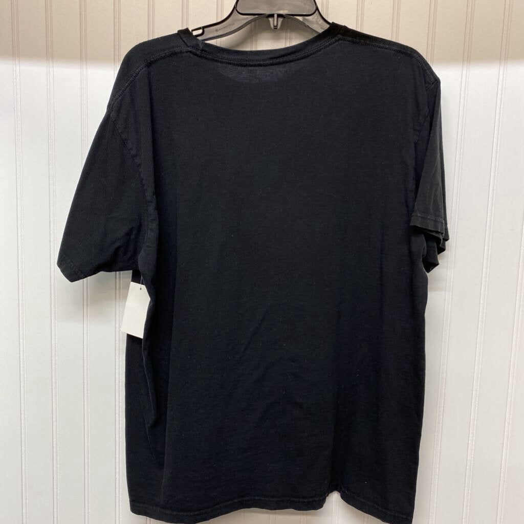 GRAPHIC TEE