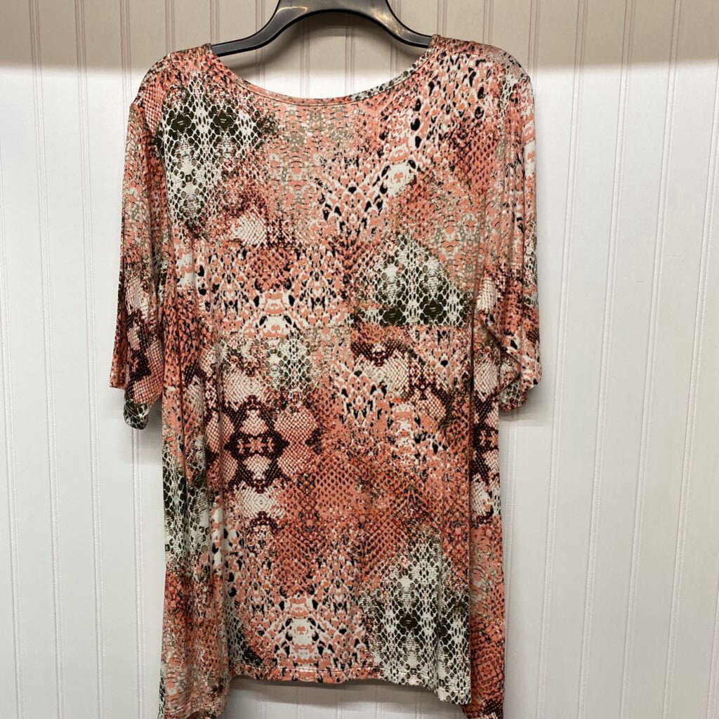 SHORT SLEEVED TOP