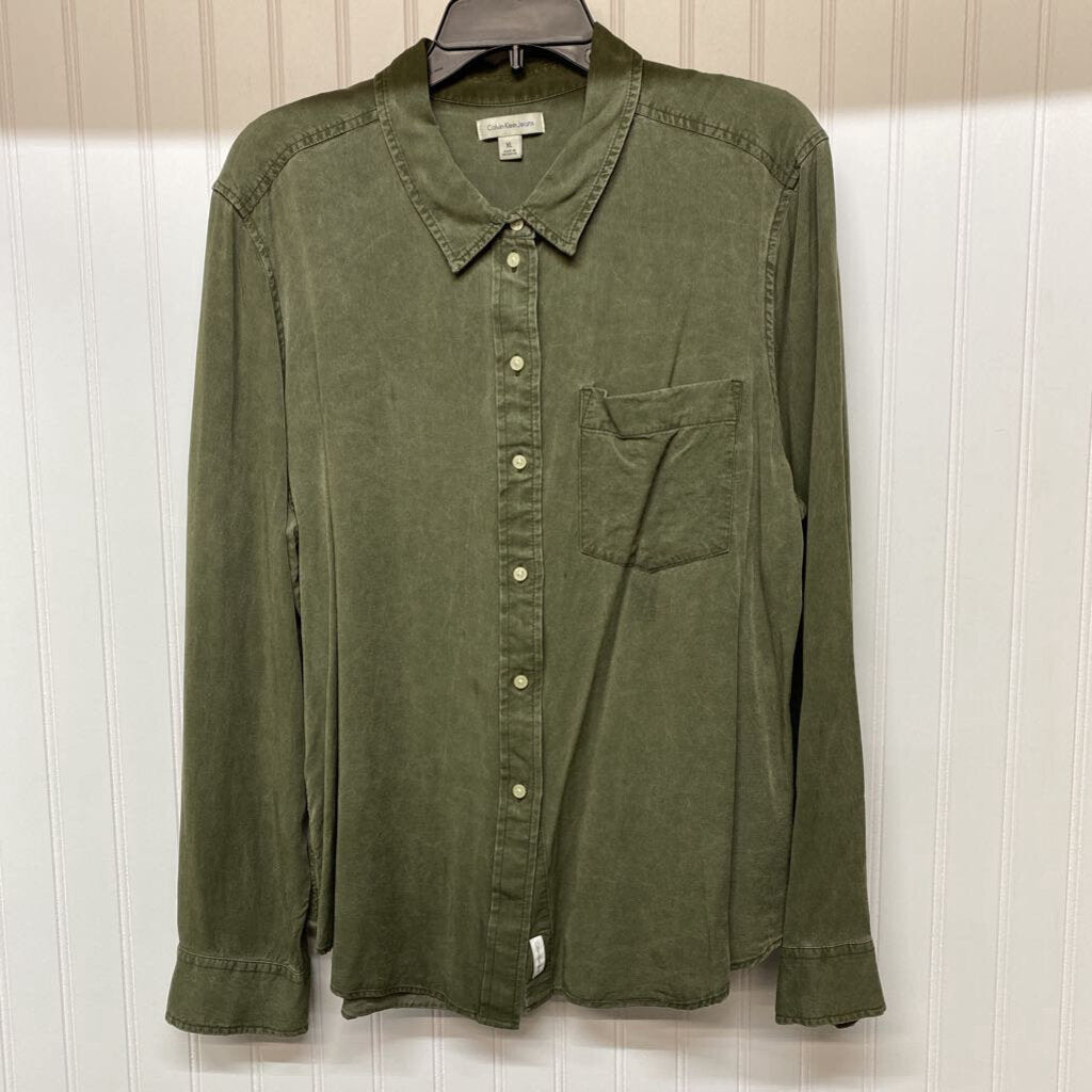 LONG SLEEVED BUTTON DOWN