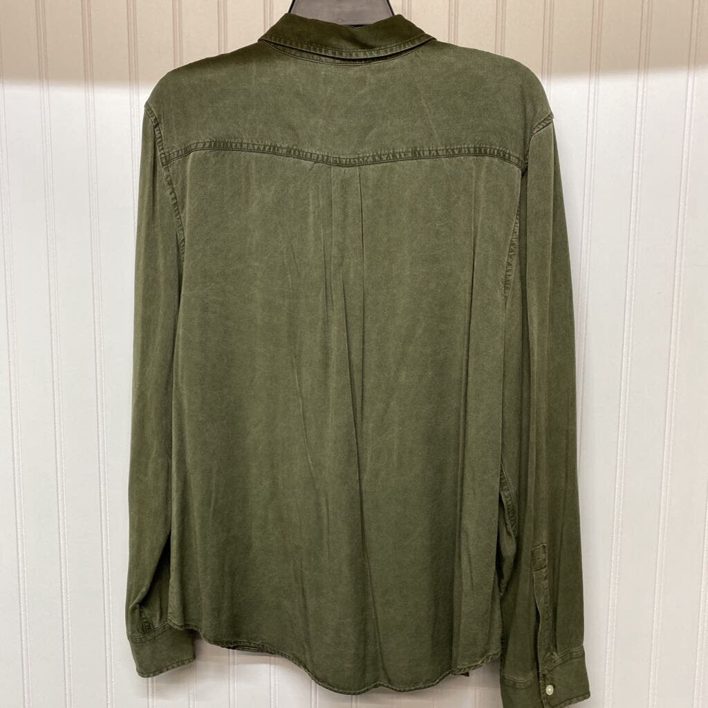 LONG SLEEVED BUTTON DOWN