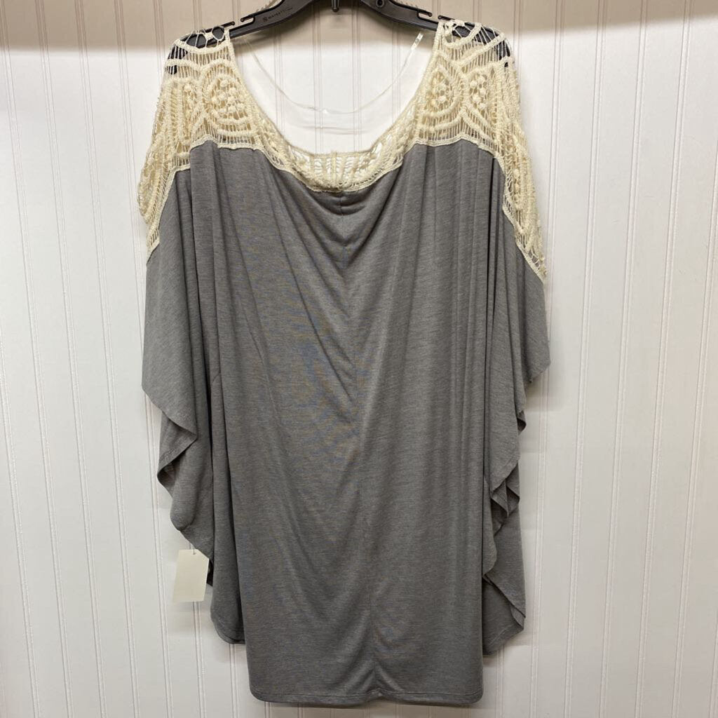 LACE TRIMMED FLOWY TOP