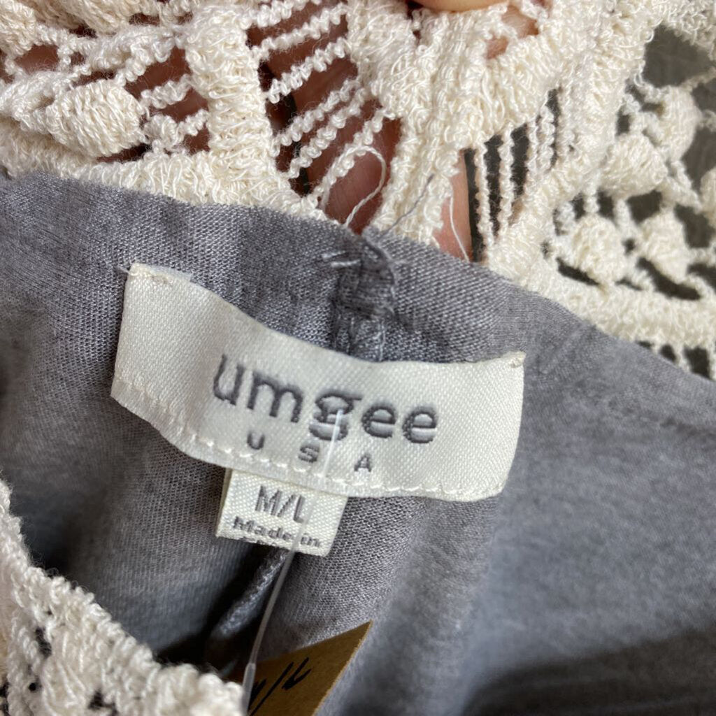 LACE TRIMMED FLOWY TOP