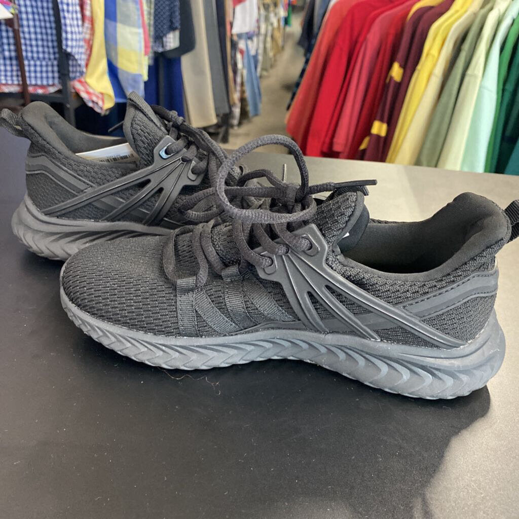 TENNIS SHOES