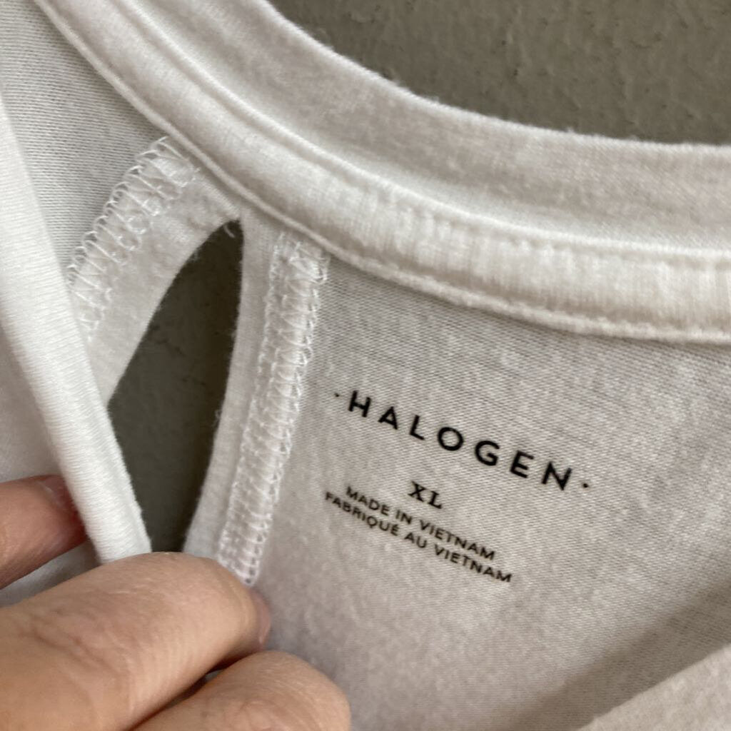 SLEEVLESS TOP