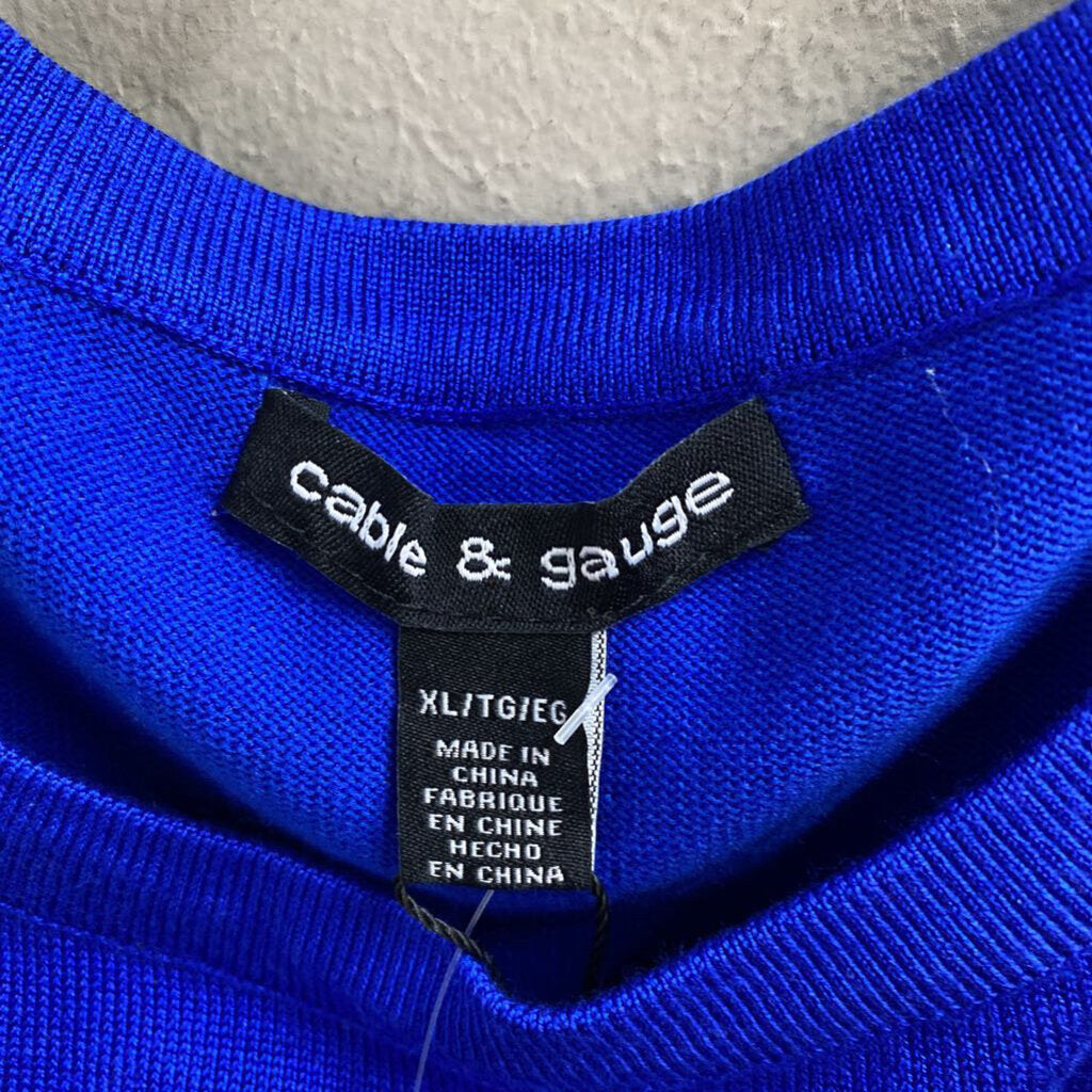 SLEEVLESS TOP