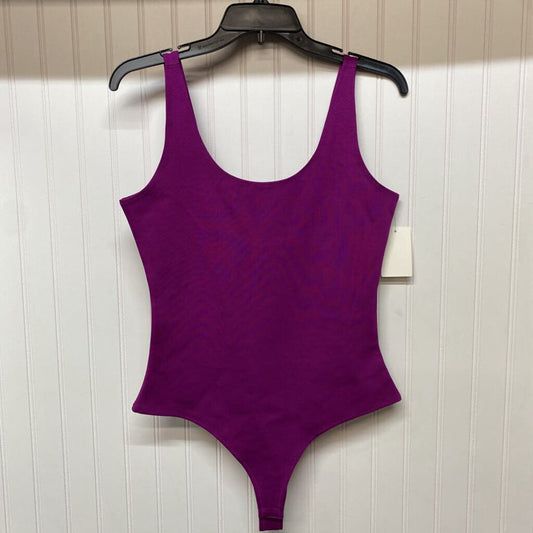 SLEEVLESS TOP