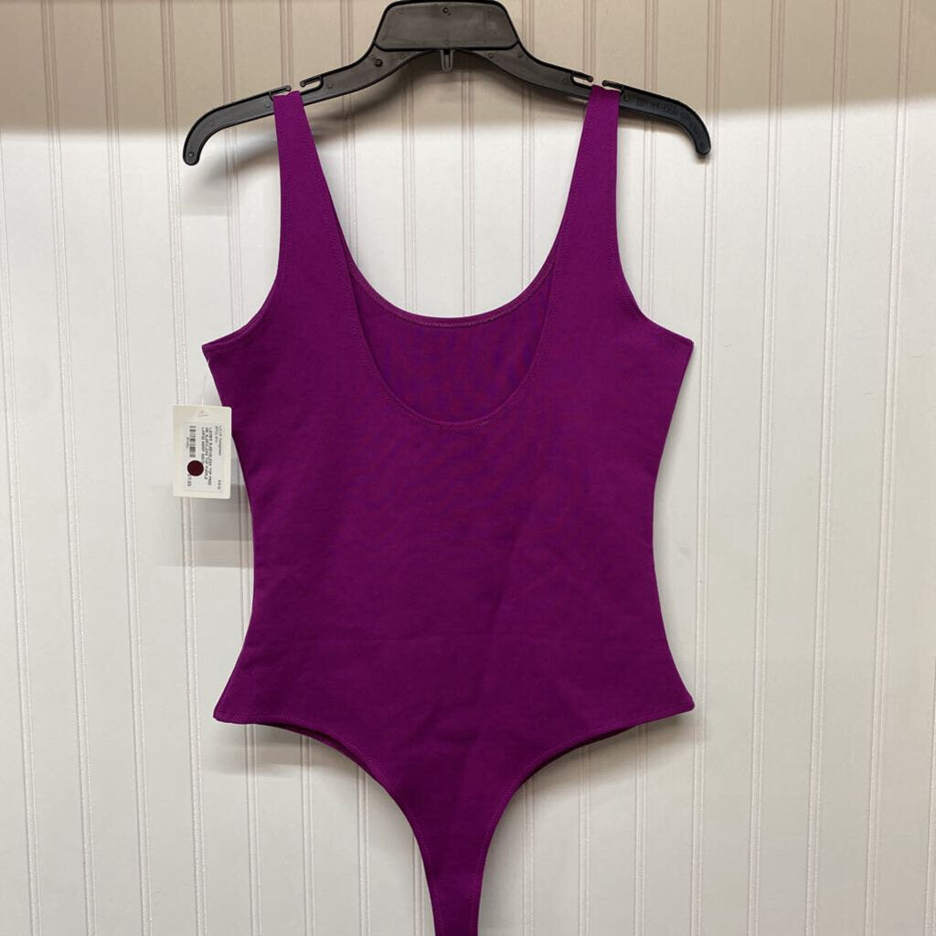 SLEEVLESS TOP
