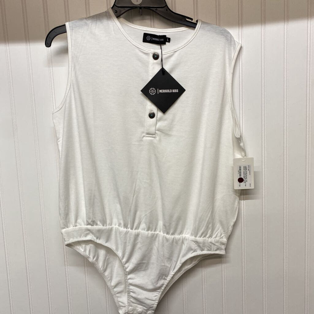 SLEEVLESS TOP
