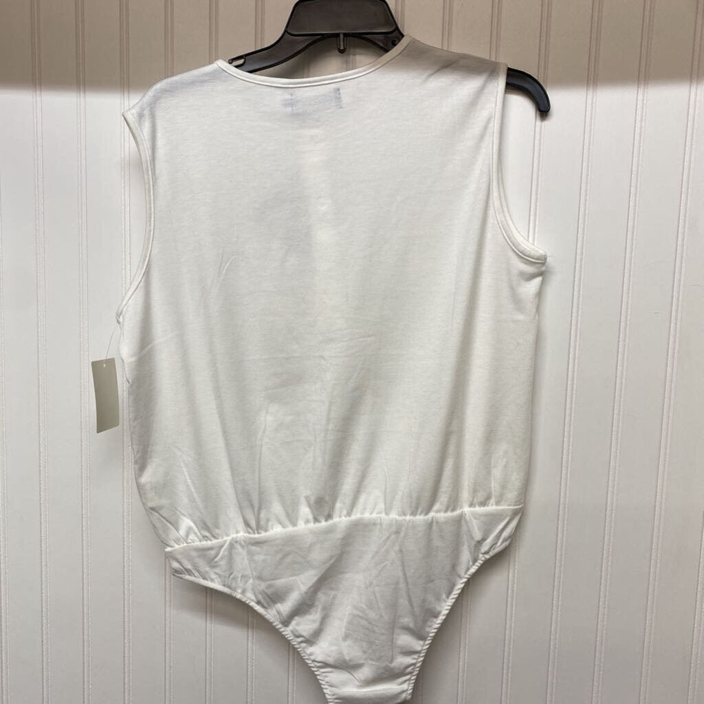SLEEVLESS TOP