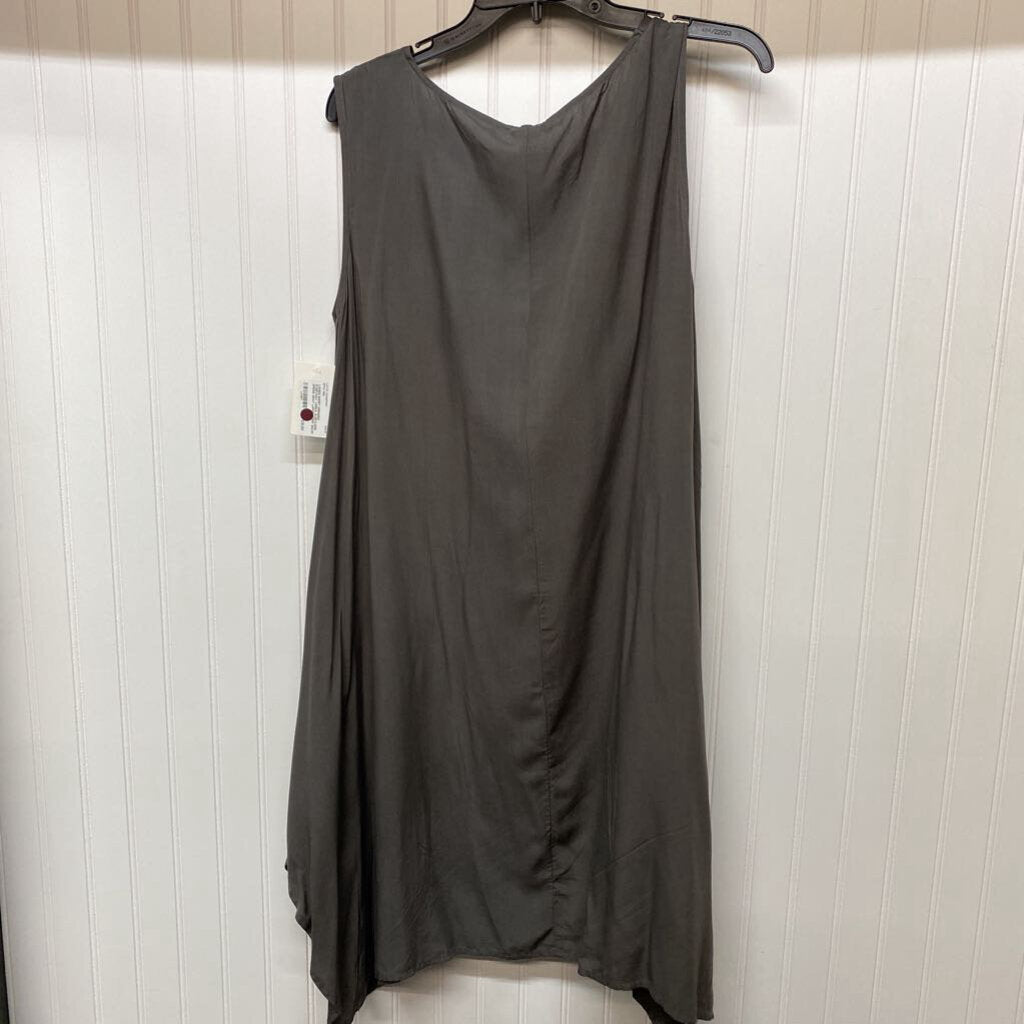SLEEVLESS DRESS