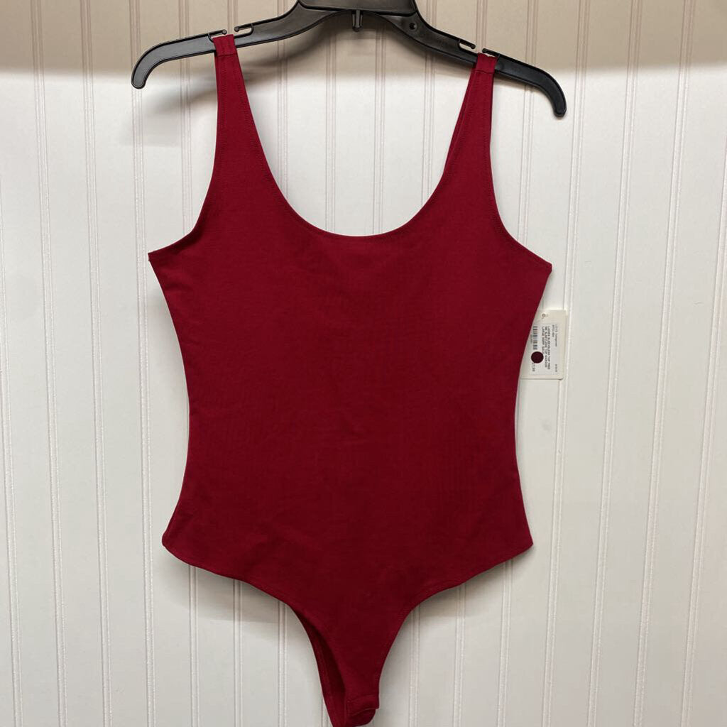 SLEEVLESS TOP