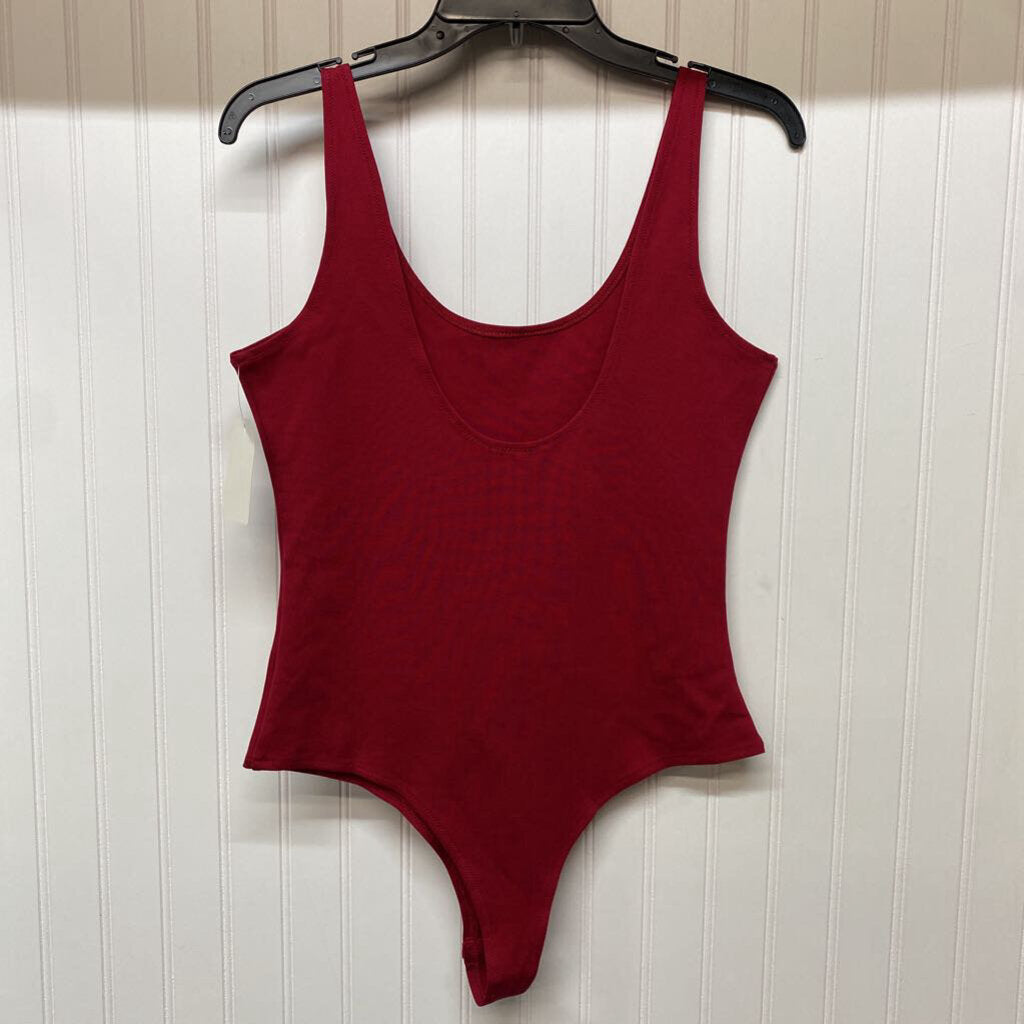 SLEEVLESS TOP