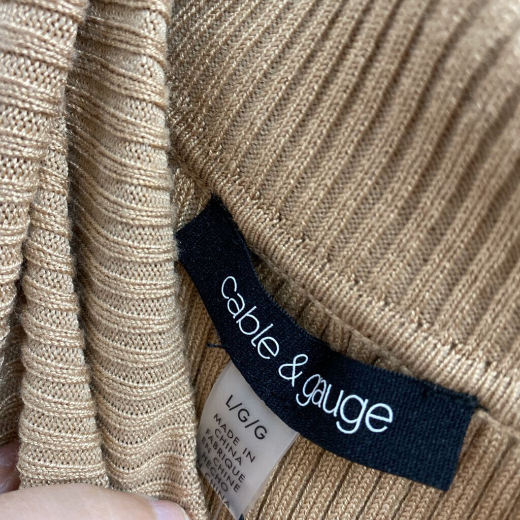 SLEEVLESS T-NECK TOP