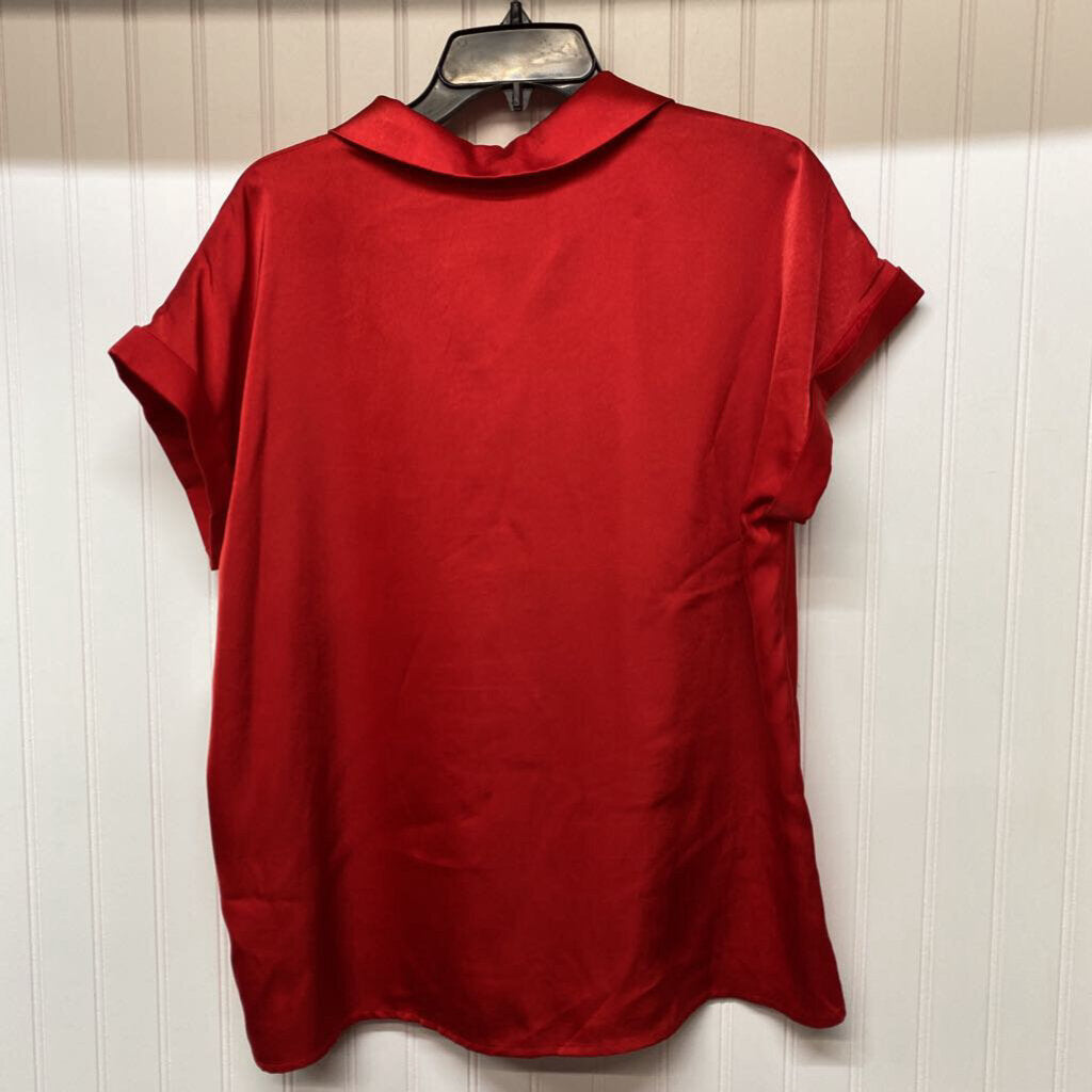 SHORT SLEEVED SATIN TOP