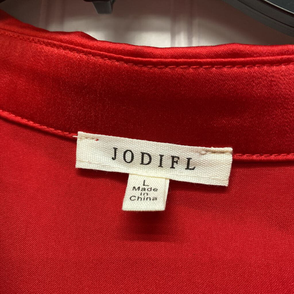 SHORT SLEEVED SATIN TOP