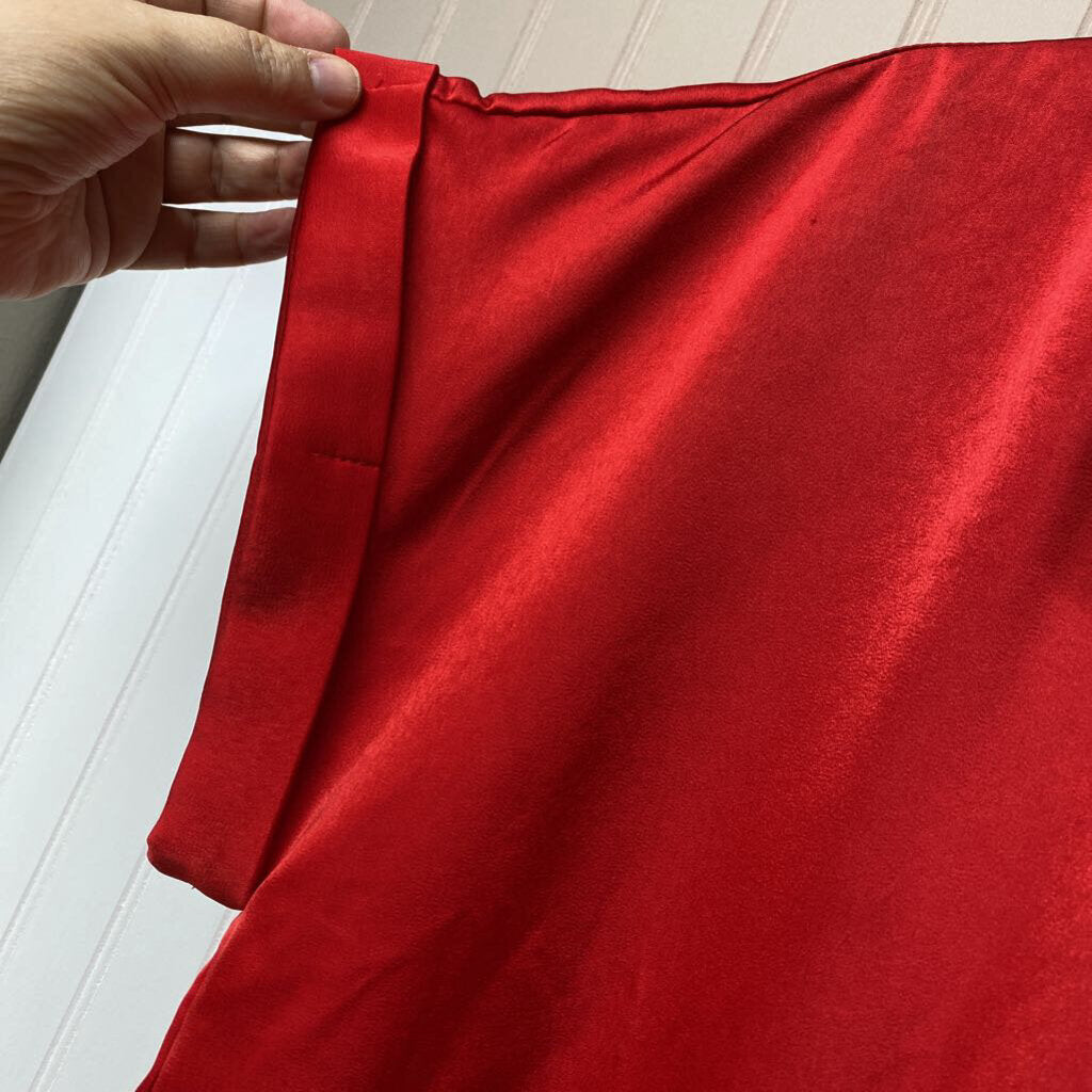 SHORT SLEEVED SATIN TOP