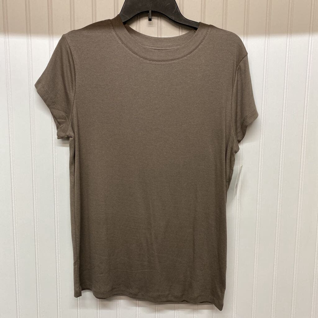 SHORT SLEEVED TOP